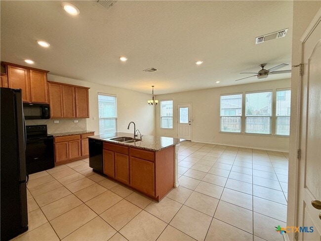 Building Photo - 2065 Oxbow Cir