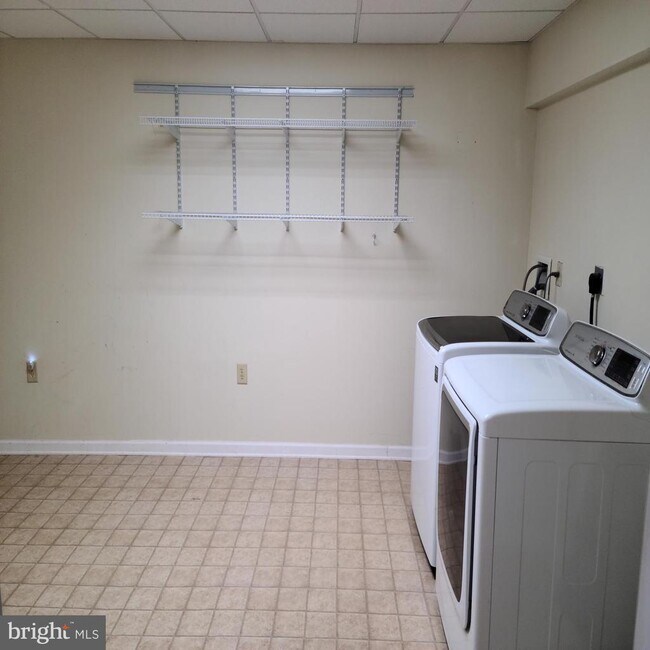 Building Photo - 135 Hill Valley Dr