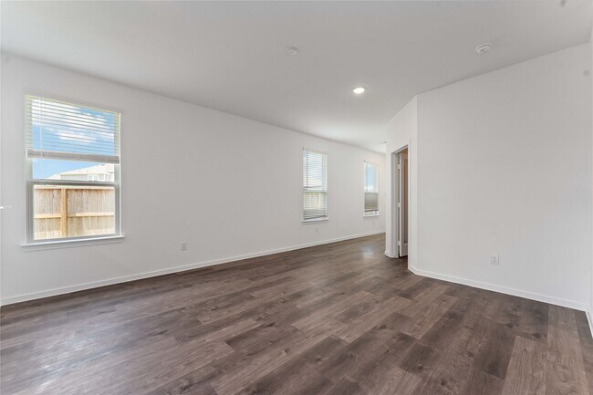 Building Photo - 24649 Cascade Haven Rd