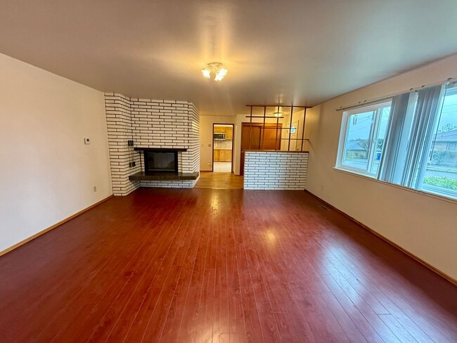 Building Photo - Lakeridge Home