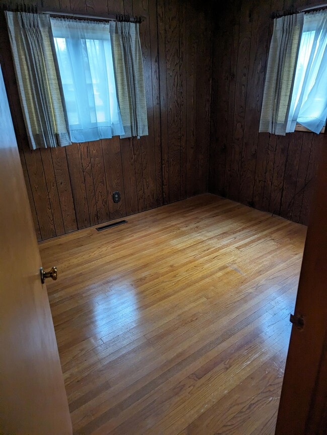 Building Photo - 9 Glenview Dr