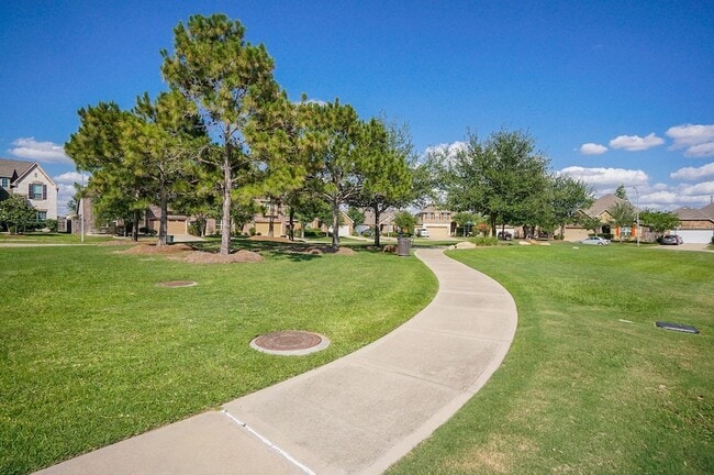 Building Photo - 28515 Pleasant Forest Dr