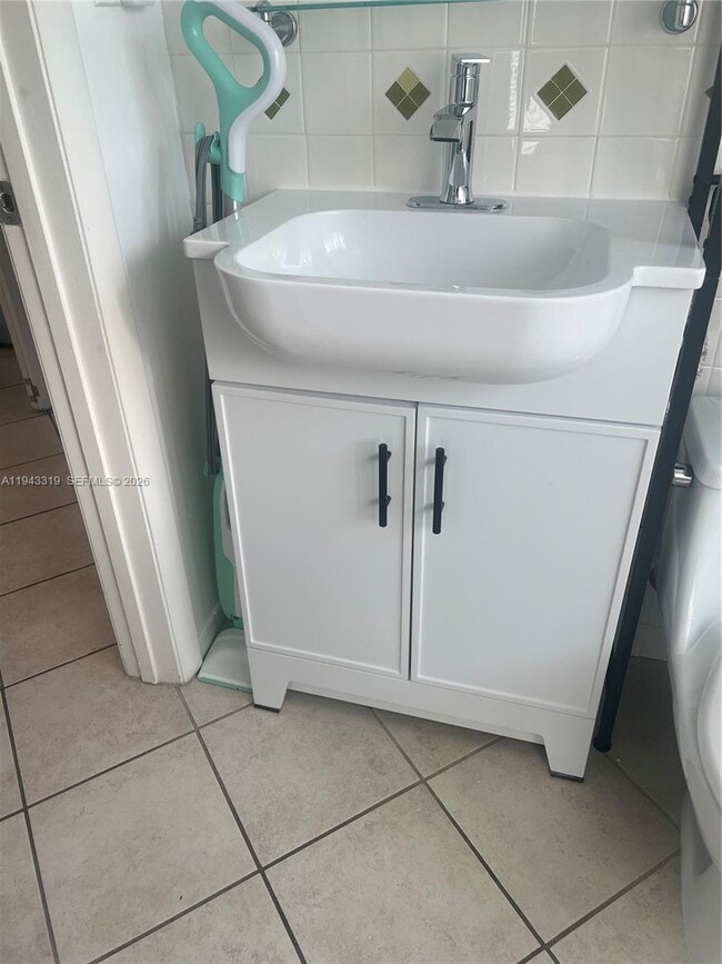 Building Photo - 225 SE 16th Ave