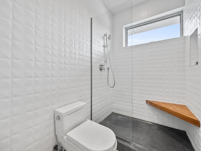 Building Photo - Solana Beach Paradise