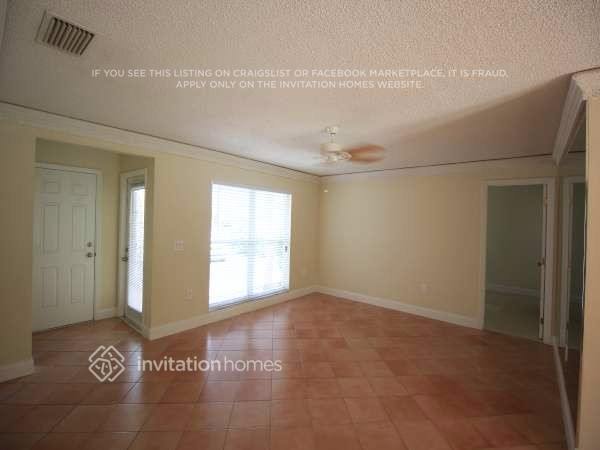 Building Photo - 11360 NW 37th Pl