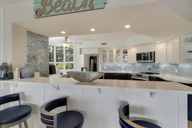 Building Photo - 515 Bay Colony Dr N