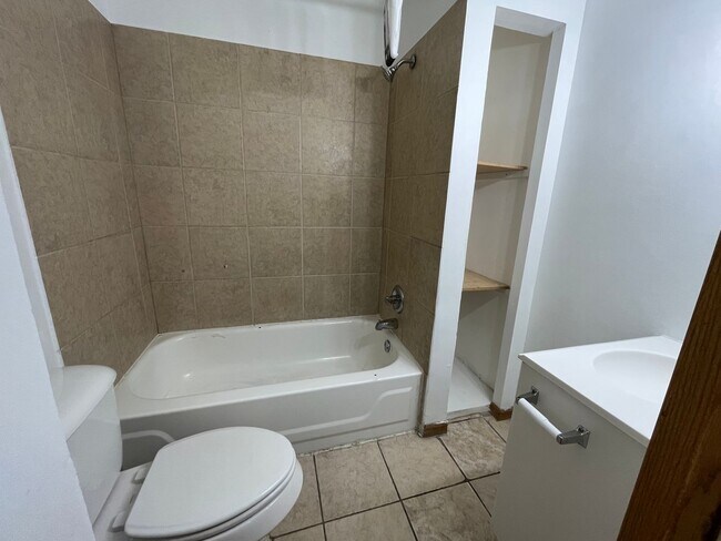 Building Photo - 666 Sims Ave