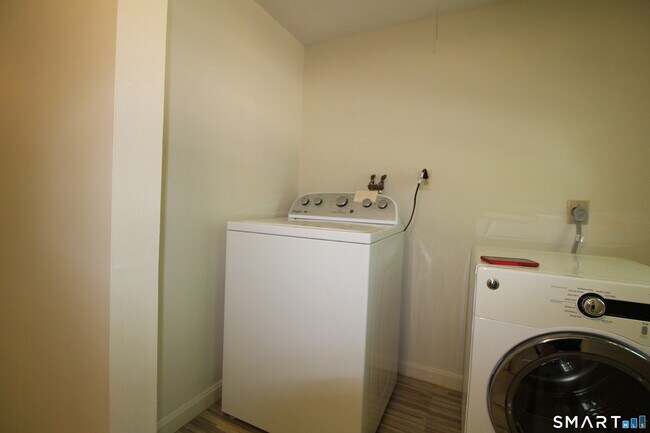 Building Photo - 67 Mulberry Rd