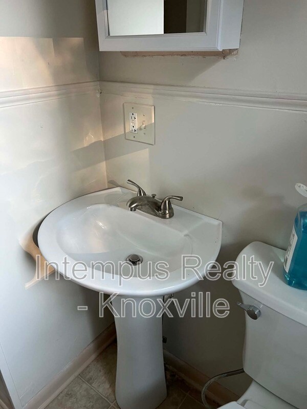 Building Photo - 304 Sarvis Dr