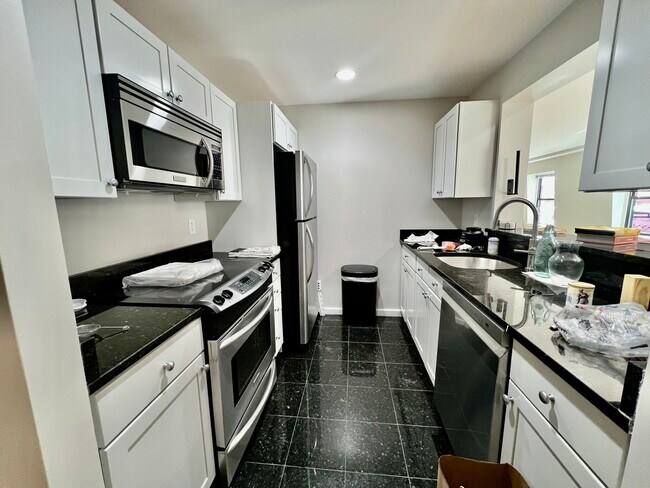 Building Photo - 1661-1663 Washington St. Unit 203