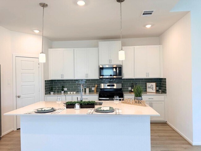 Building Photo - 16238 Parish Pointe Ct