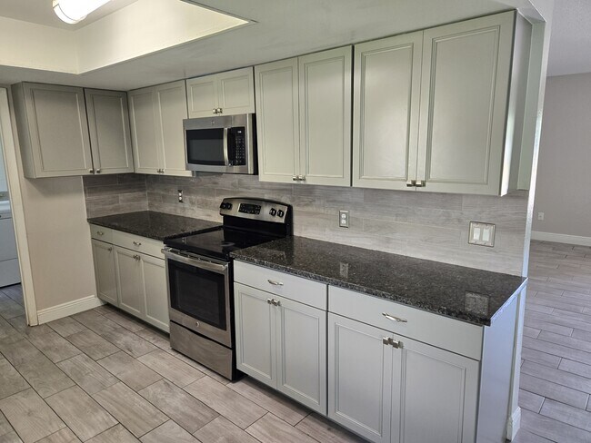 Building Photo - 108 Loredo Ln