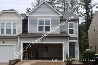 Building Photo - 1007 Badlands St