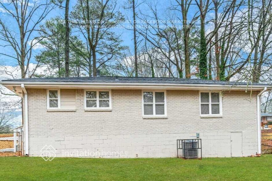 Building Photo - 1421 Dennis Dr