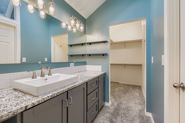 Building Photo - 3BR/3BA Beaverton Home — Central A/C, Vaulted Ceilings, Fenced Yard & 2-Car Garage | No HOA