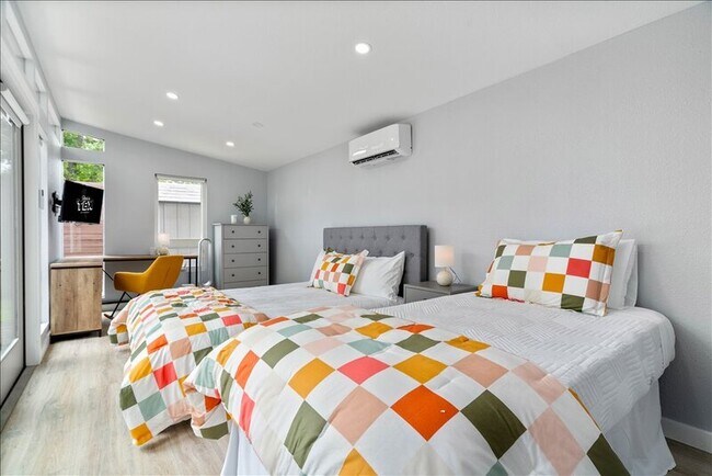 Building Photo - 6301 Santos St