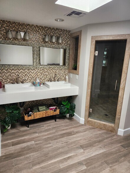 Building Photo - 3177 Bel Air Dr
