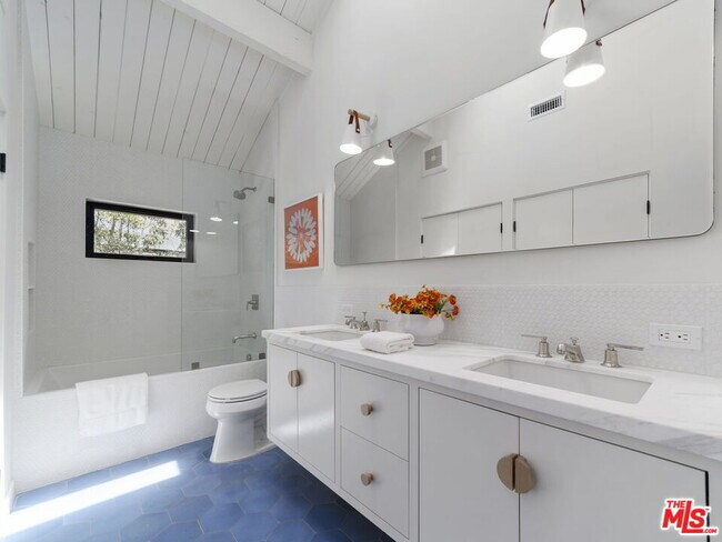 Building Photo - 2304 Vestal Ave