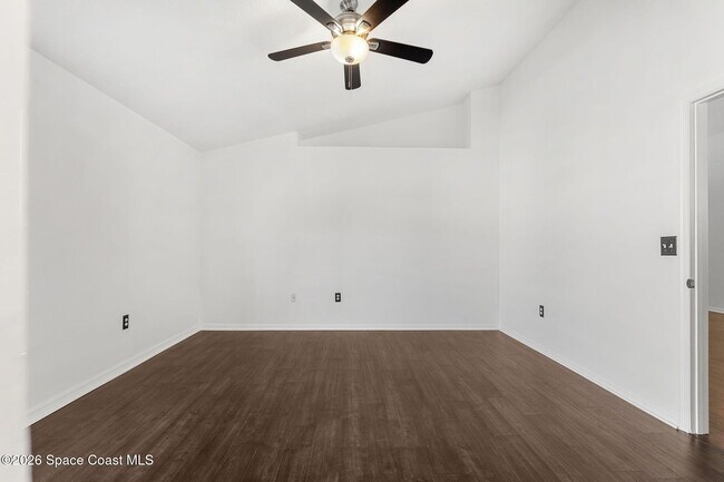 Building Photo - 4426 Four Lakes Dr