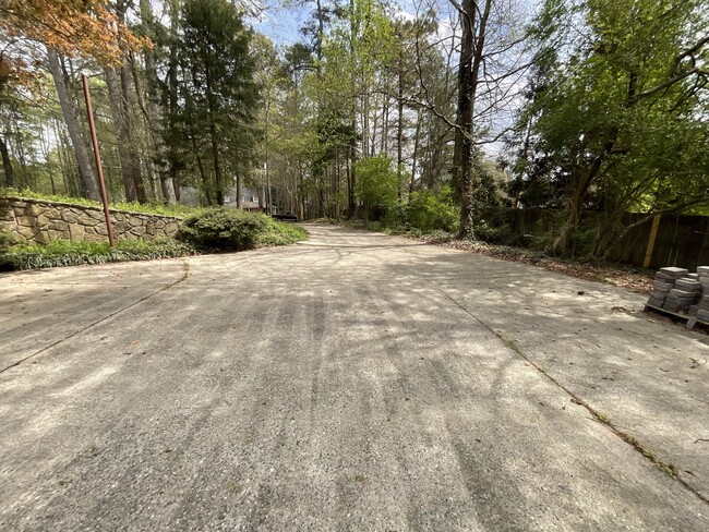 Private driveway - 260 Wendy Hill Dr