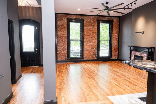 Building Photo - 275 S Limestone