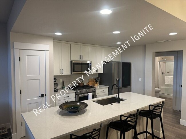 Building Photo - 63101 Boyd Acres Rd