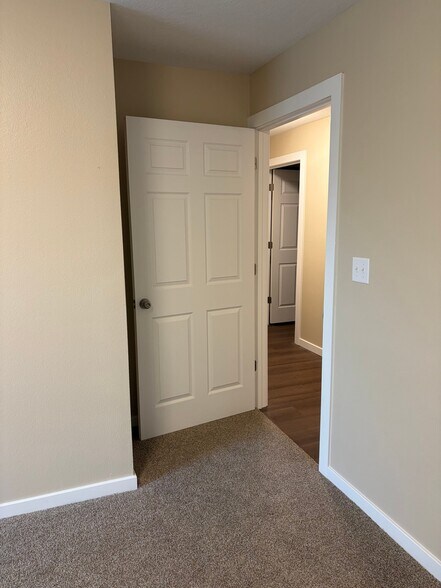 Building Photo - 1365 S Scenic Ave