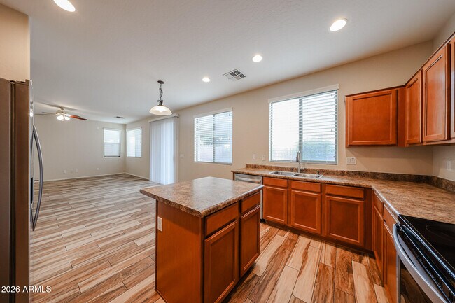 Building Photo - 9043 W Fullam St