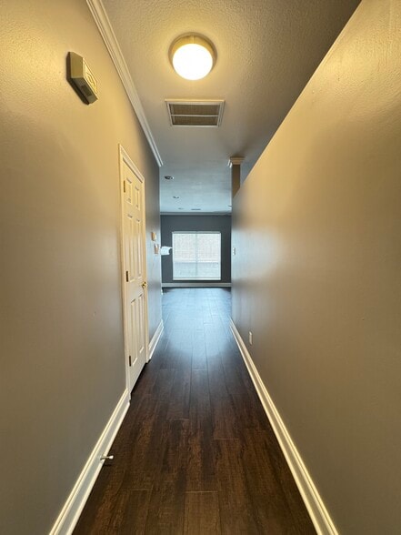 Hallway/Living Room - 304 Queen Victoria Way