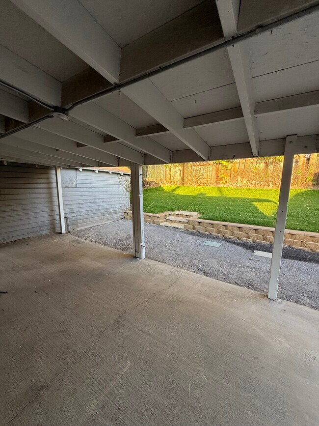 Building Photo - 807 S McClelland St