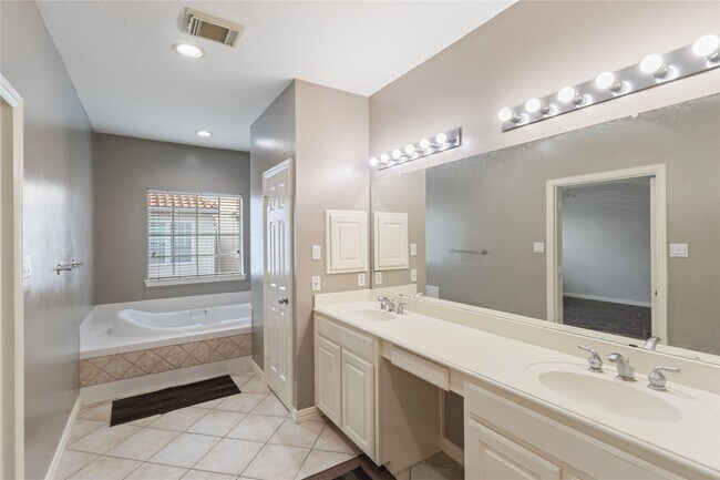 Building Photo - 7135 Harmony Cove