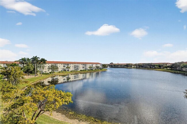 Building Photo - 13100 SW 11th Ct