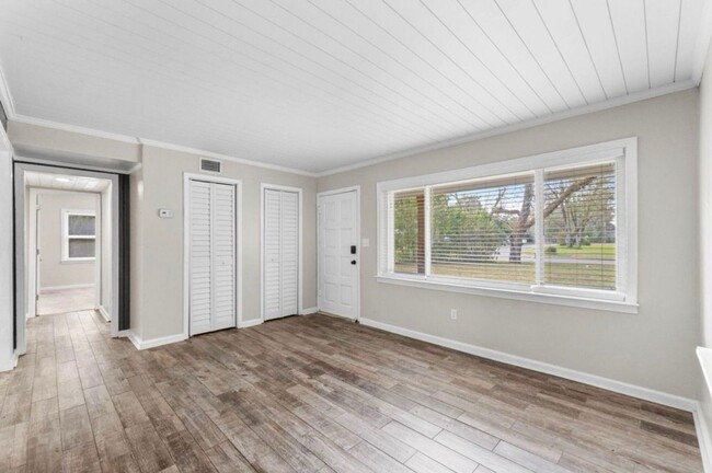 Building Photo - Charming 3-Bedroom Home in Pensacola!