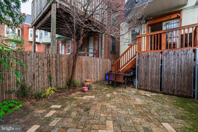 Building Photo - 206 S 43rd St