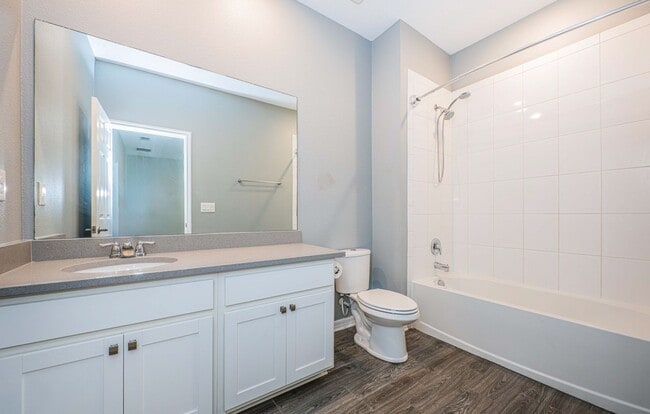 Building Photo - Large 3/3/2 Townhome Carrollwood