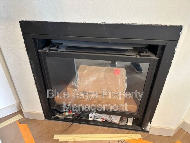 Building Photo - 865 W Hendrickson Rd