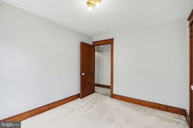 Building Photo - 144 Seminary Ave