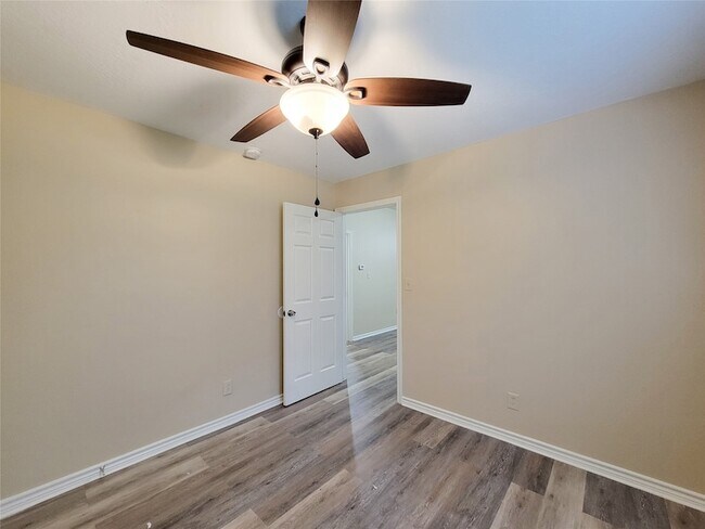 Building Photo - 12700 Royal Green Dr