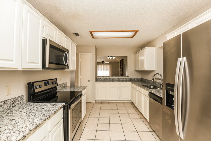 Building Photo - 1505 Gainsborough Way