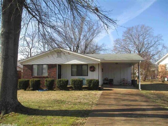 Primary Photo - Excellent location! Close to Berryhill Par...