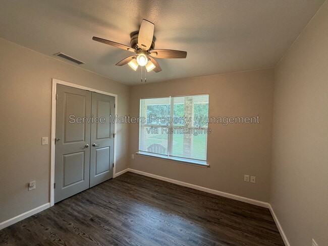 Building Photo - 5553 Riviera Dr