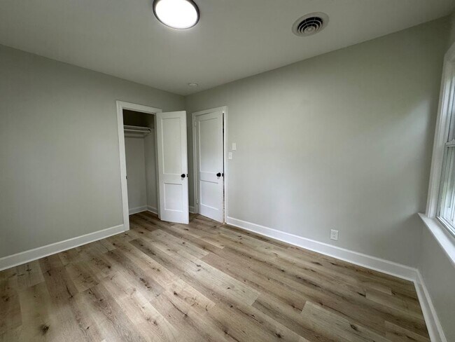 Building Photo - Charming Newly Renovated Home in Greensbor...
