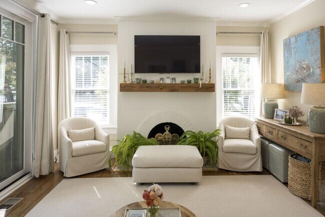 Building Photo - 801 Durant Pl NE