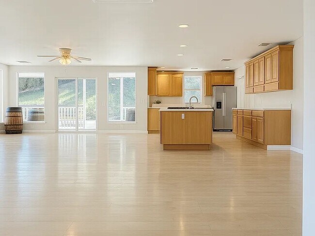 Building Photo - Beautiful 2 Bed 2 Bath Home Available NOW!!!