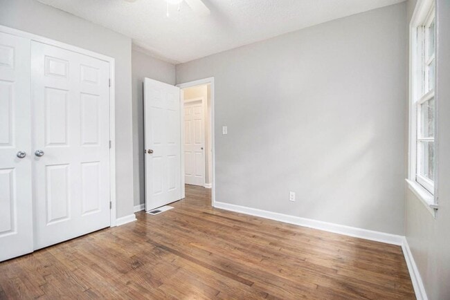 Building Photo - 2550 Graywall St