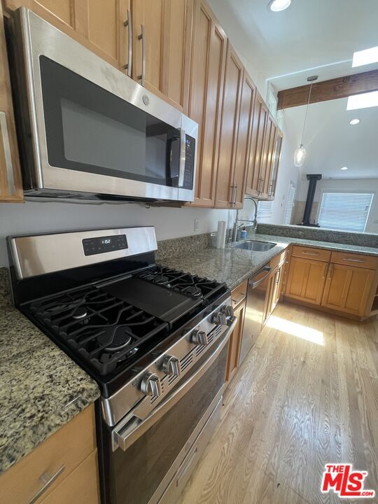 Building Photo - 447 Howland Canal