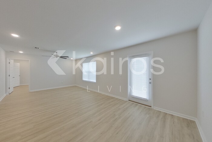 Building Photo - 4655 Malay Cir