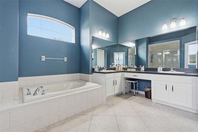 Building Photo - 12329 Creek Edge Dr