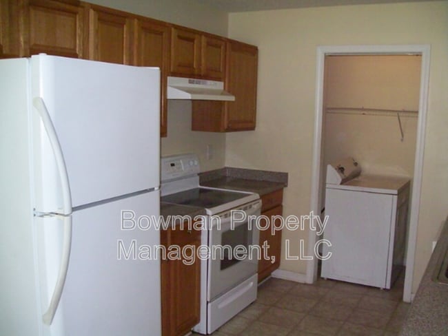 Building Photo - 235 Alawana
