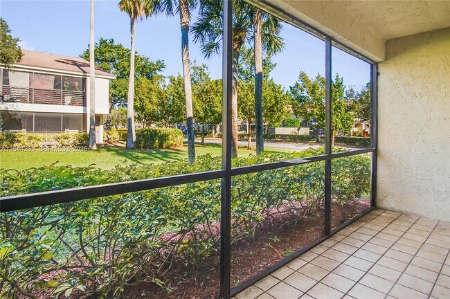 Building Photo - 606 Gardens Dr